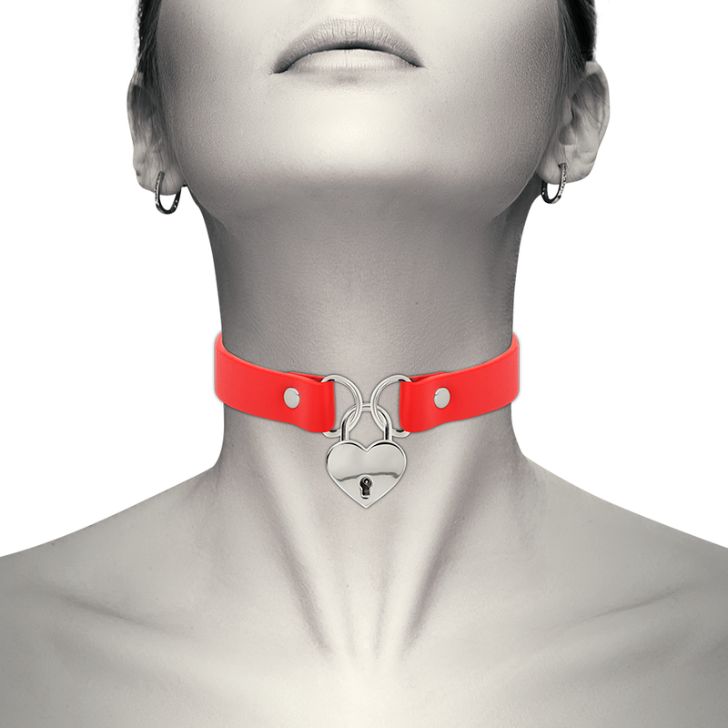 COQUETTE CHIC DESIRE - ROTE HALSKETTE AUS VEGANEM LEDER MIT HERZ-ACCESSOIRE MIT SCHLÜSSEL – Erotik-Schmuck Bild 2