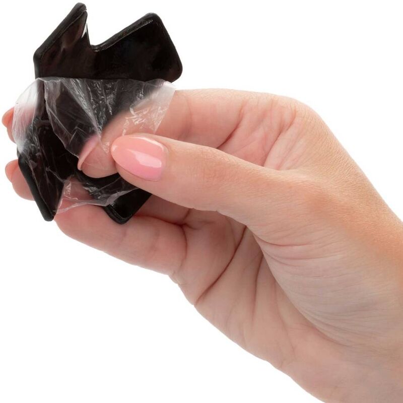 CALEXOTICS Euphoria O-Ring – Schwarze Stillhütchen mit Nietdetails