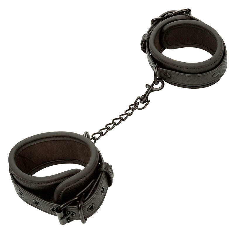 CalExotics Nocturnal Fußmanschetten – Verstellbar, Leder & Metall, BDSM Zubehör bei Secret Pulse im Erotikshop