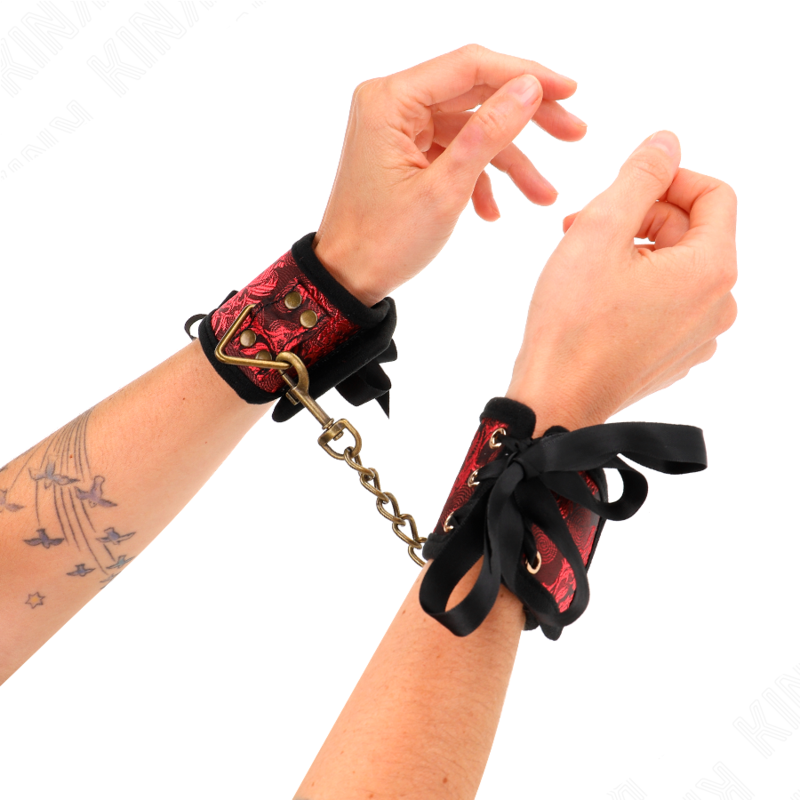 KINK - SCANDAL HANDGELENKSFESSELN ROT-SCHWARZE SPITZENDETAILS 24,5 CM X 6,5 CM hochwertiges Zubehör