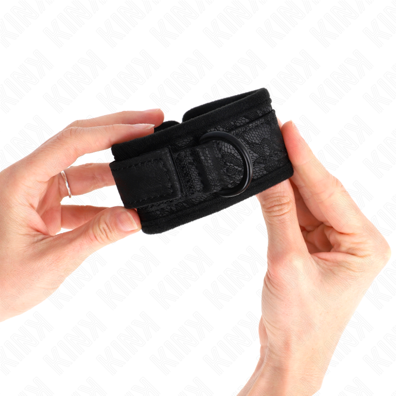 KINK - DARK LACE CUFFS NEOPRENE HANDGELENK MANSCHETTEN VERSTELLBAR SCHWARZ 20-29 CM X 5 CM bei Secret Pulse im Erotikshop