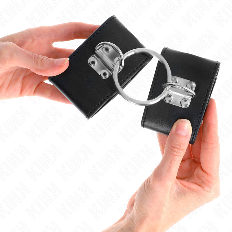 KINK - FESTE HANDGELENKFESSELN MIT RING UND VORHÄNGESCHLOSS VERSCHLUSS SCHWARZ VERSTELLBAR 16-23 CM X 5,5 CM hochwertiges Zubehör