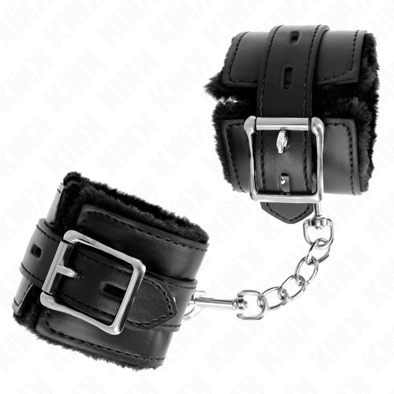 KINK - PELZGEFÜTTERTE HANDGELENKFESSELN MIT QUADRATISCHEN LÖCHERN, SCHWARZ UND SCHWARZ, VERSTELLBARER GÜRTEL 17-29 CM X 6 CM bei Secret Pulse im Erotikshop