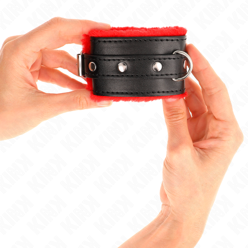 KINK - PREMIUM PELZGEFÜTTERTE HANDGELENKFESSELN ROT MIT SCHWARZEM GÜRTEL VERSTELLBAR 17-29 CM X 6 CM bei Secret Pulse im Erotikshop