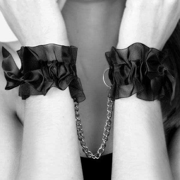 Bijoux Indiscrets Frou Frou – Organza-Handschellen & Satin-Bondage | Secet Pulse bei Secret Pulse im Erotikshop